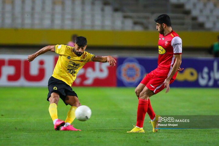 دیدار سپاهان و پرسپولیس ۲۴ساعت زودتر برگزار می‌شود