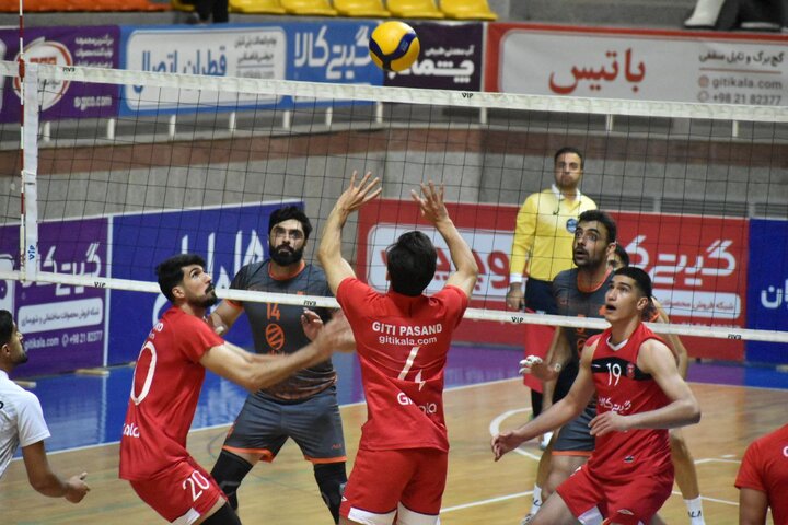 حسینی: بازیکنان باید به خودباوری برسند