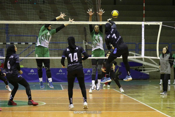 تقابل تیم‌های پایتخت‌نشین با دختران شهر گنبدهای فیروزه‌ای