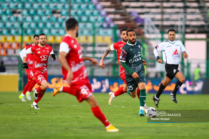 داور بازی ذوب آهن و پرسپولیس محروم شد