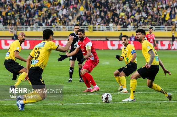 پوشش زنده سوپرجام فوتبال؛ شکست یک نیمه‌ای پرسپولیس برابر سپاهان