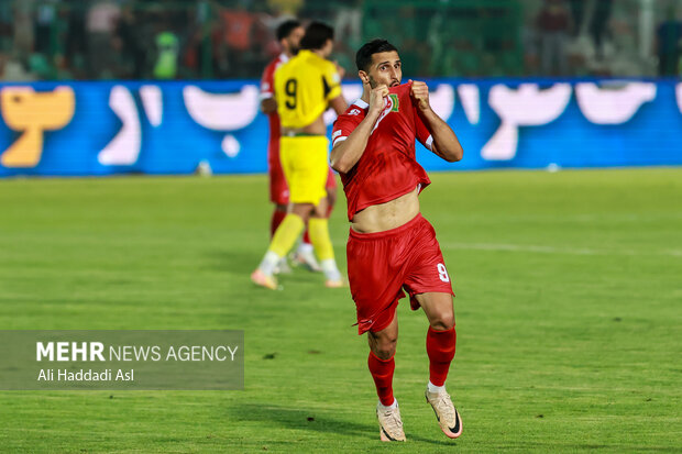 شکست زردها مقابل سرخپوشان در نیمه اول؛ سپاهان حمله کرد پرسپولیس گل زد!