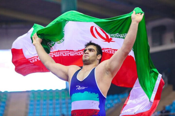 صعود امین میرزازاده با ضربه فنی به نیمه نهایی