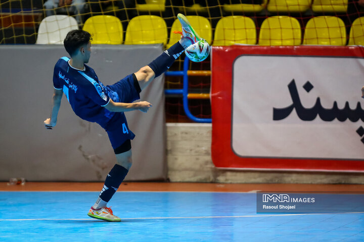 گیتی‌پسند قهرمان نیم فصل است،اما نبرد اصلی تازه شروع شد