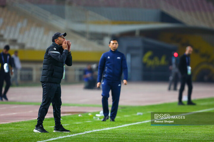 سرمربی آخال: سپاهان باید از داور تشکر کند / تیم حریف با ۱۴ بازیکن بازی میکرد!