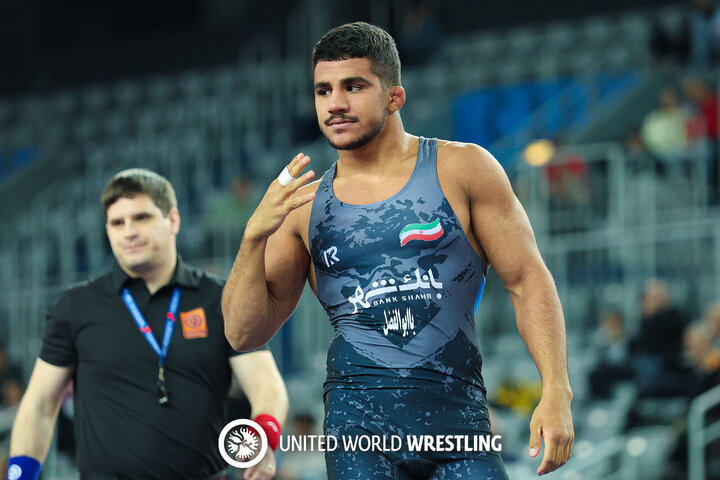 غلامرضا فرخی به نیمه نهایی رسید/ چهار کشتی‌گیر چهار نیمه نهایی