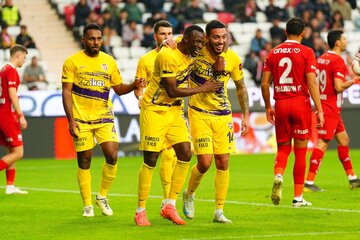 واکنش سپاهان به امضای قرارداد با تیام