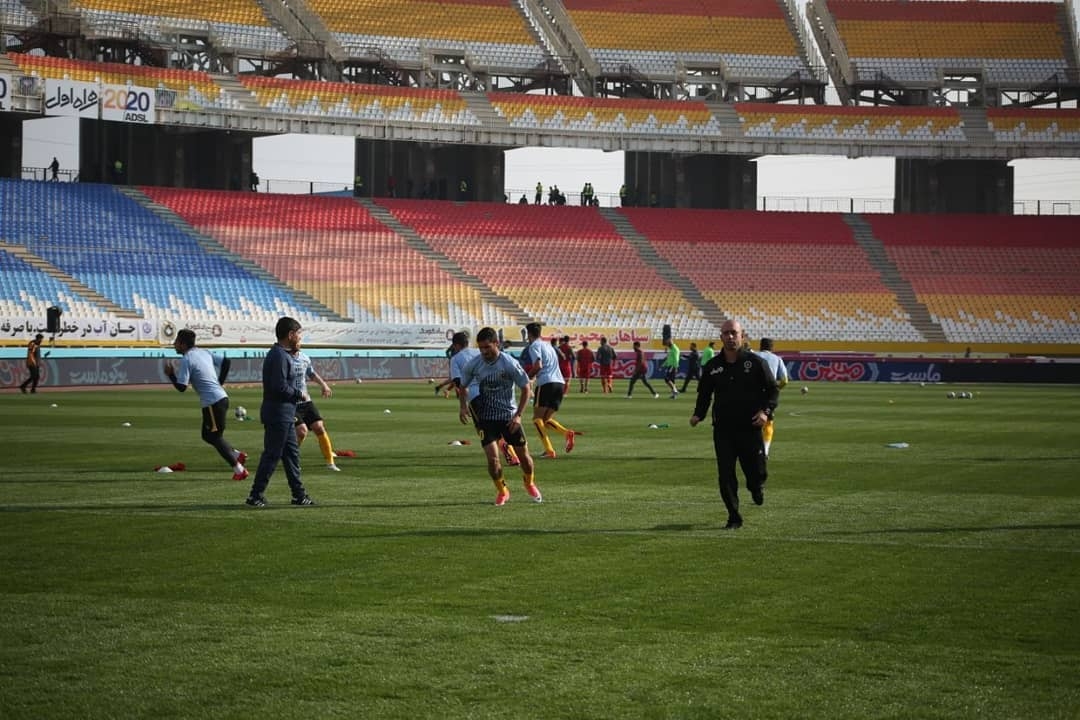 آماده سازی بازیکنان پیش از دیدار دو تیم سپاهان و نفت تهران