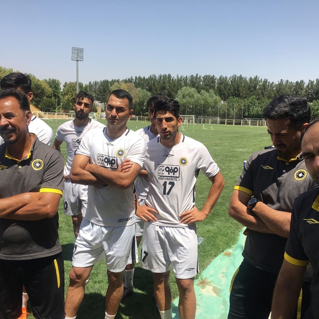 حضور خليليان مديرعامل اسبق سپاهان در تمرين طلایی‌پوشان